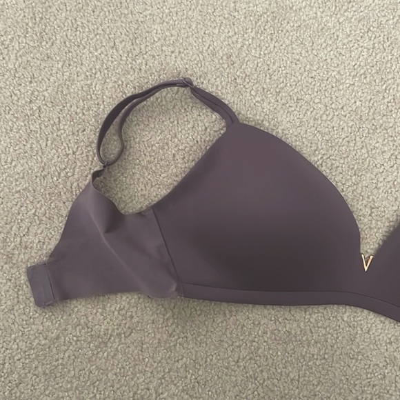 Victoria’s Secret // Unlined Bra - Picture 1 of 4
